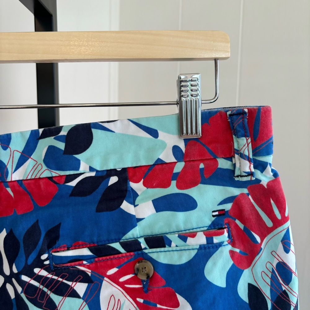 Tommy Hilfiger Marcus High Rise Khaki Chino Shorts Tropical Print Mens 34x7